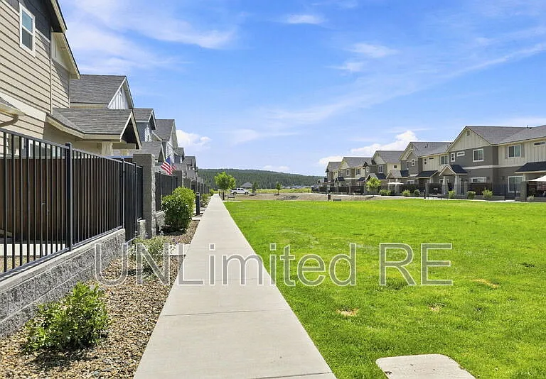 12249 Curtis Ct — Photo 4