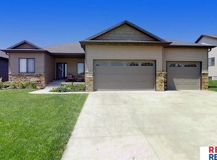 1205 Autumn Rd, Hickman, NE 68372