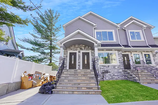 Sold by Remax Edge | media 1
