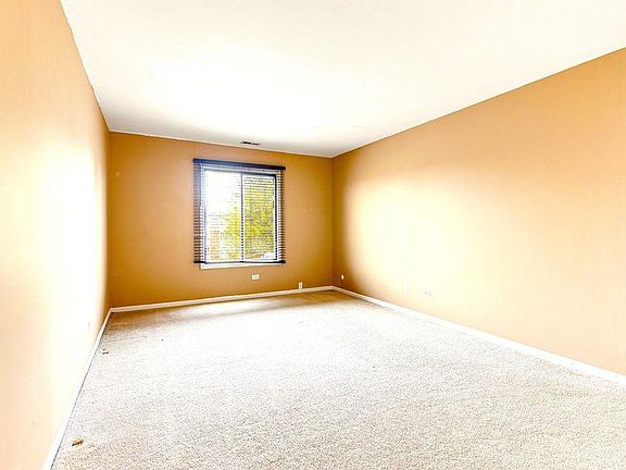 4th image of 219 W Ct Of Shorewood #3A