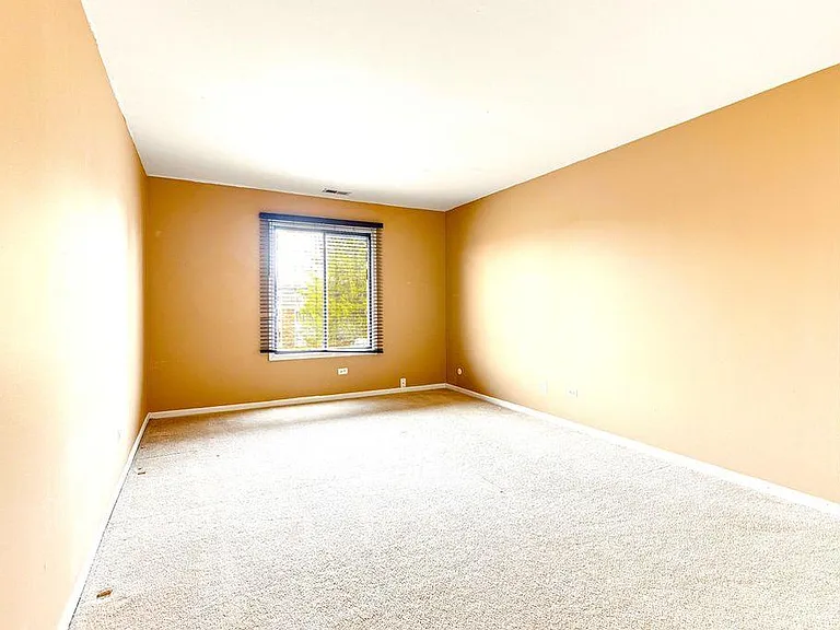 219 West Shorewood #3A — Photo 4