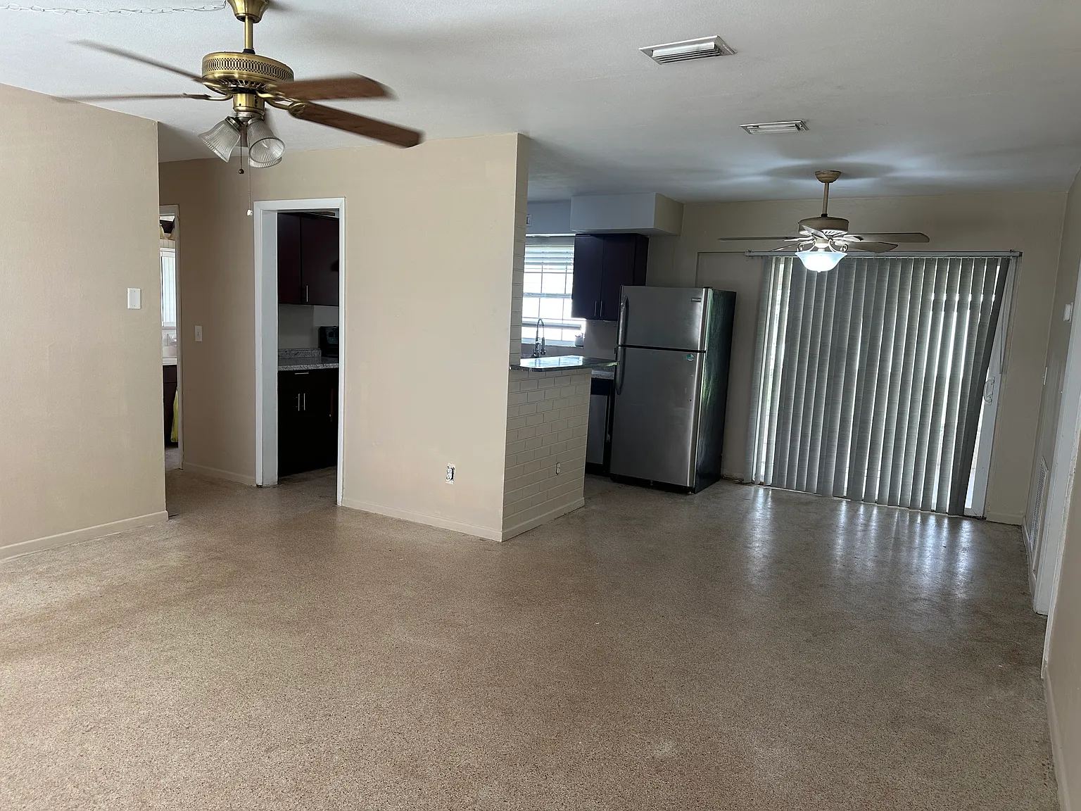 3 bed, 1008 sqft, $2,300 — Photo 4