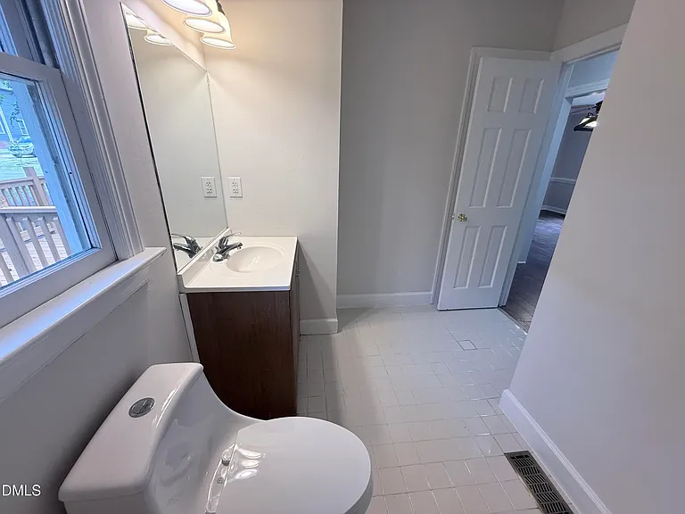 2900 Broadlands Dr — Photo 33