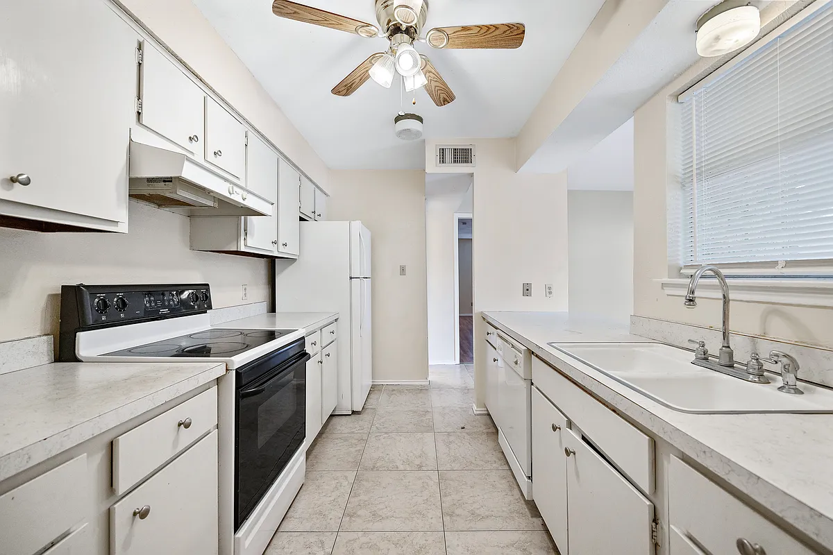 Building Photo - 4509 Altamesa Blvd #4511