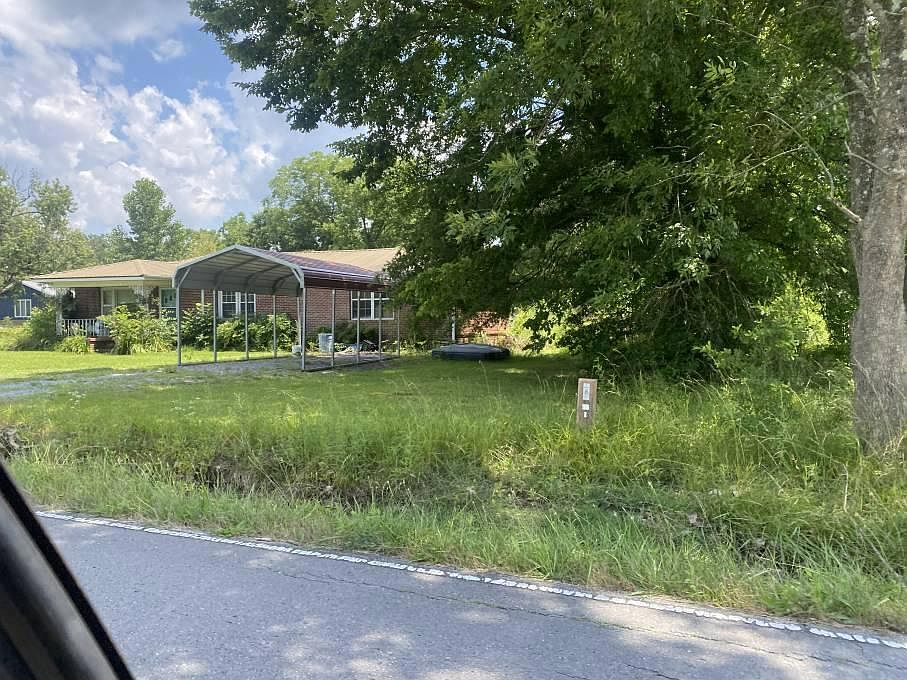 2nd image of 328 W Piney Grove Rd