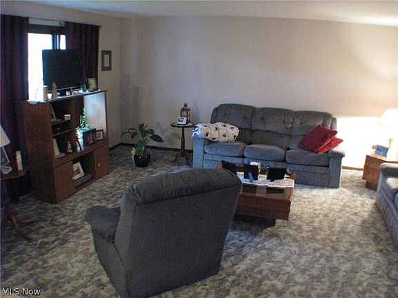 4th image of 20290 Applewood Ln