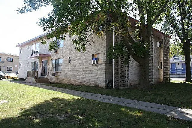 3 bed, 1.5 bath, 1250 sqft, $1,250 — Photo 1