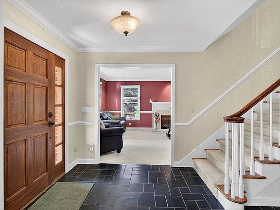 5th image of 207 Fairway Dr