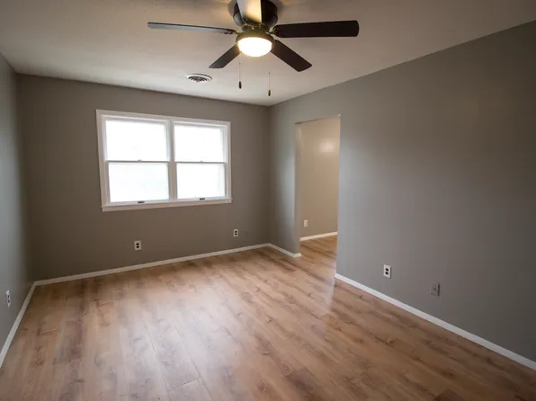 (undisclosed Address), Monticello, IL 61856