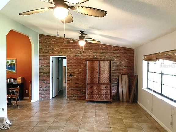 3rd image of 641 Heather Ln