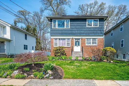 52 Johnson Ave Photo 1