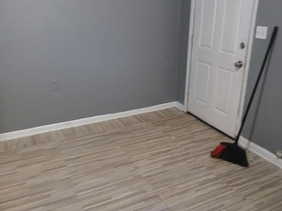 2nd image of 3112 Dignan St