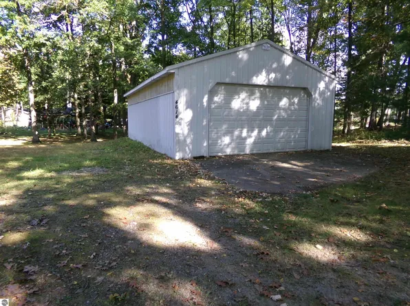 4614 Elm Dr, Beaverton, MI 48612
