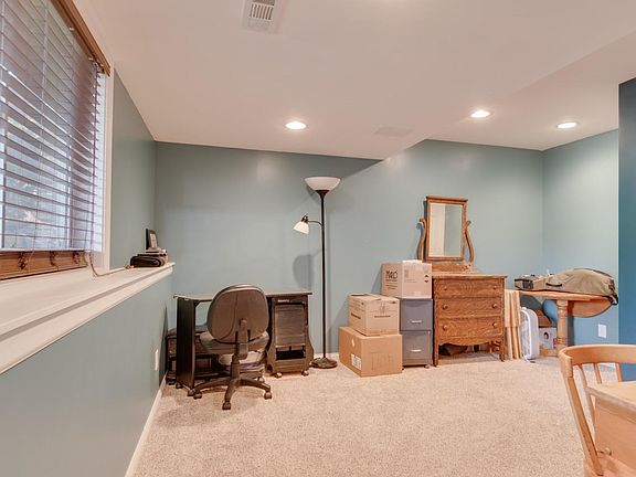 5th image of 136 Grandview