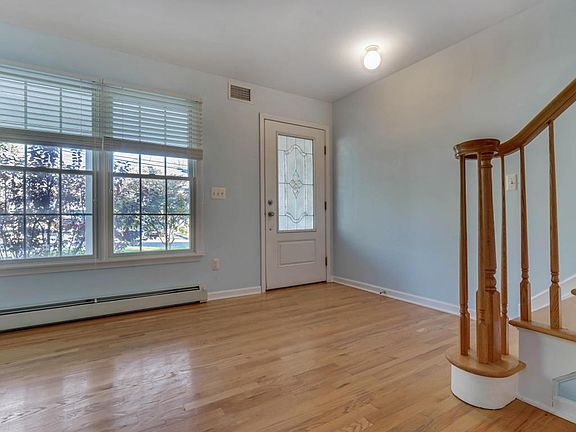 5th image of 109 Keats Ave