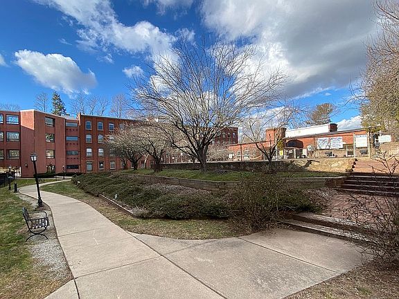 2nd image of 222 Williams St E APT 129