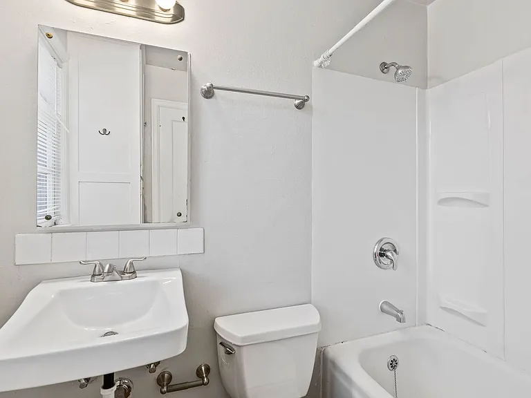 1226 W 5th Ave — Photo 7