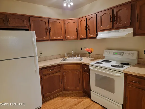 3H Valley Forge Drive, Whiting, NJ 08759