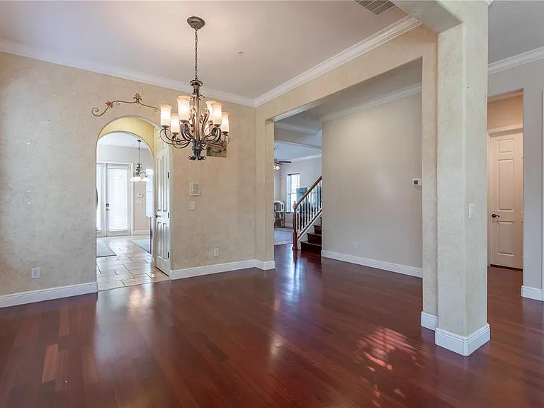 1608 Hanks Ave — Photo 5