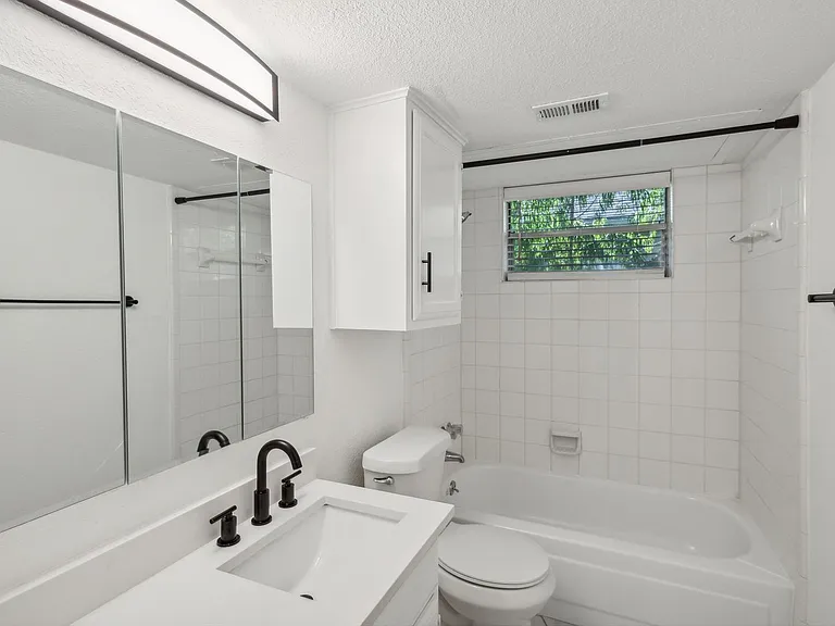 4321 Cole Ave — Photo 9