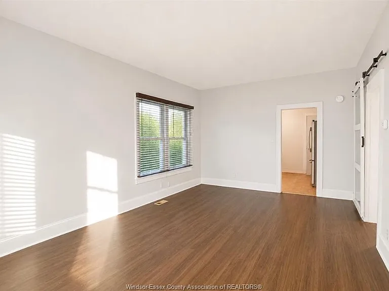 415 Grove Ave — Photo 3