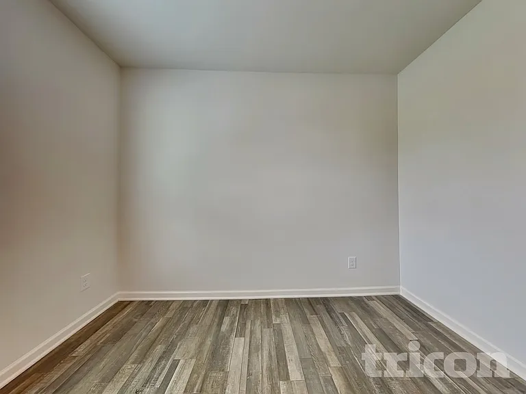 210 Coventry Ct — Photo 6