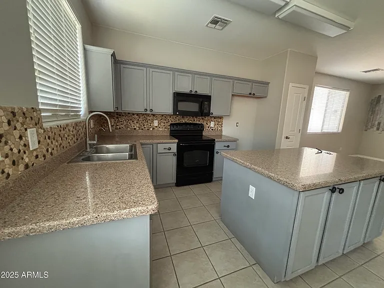 3942 E Claxton Ave — Photo 6
