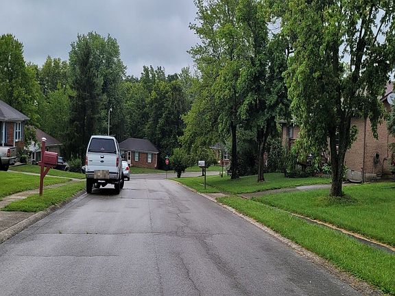 4th image of 105 Oakwood Dr