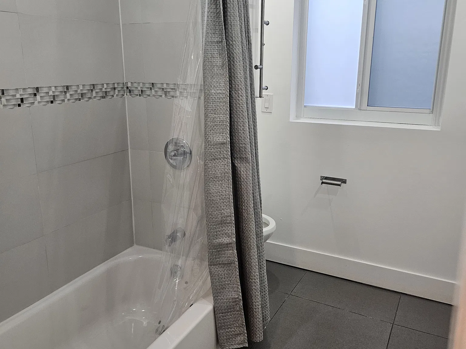 3 bed, 1400 sqft, $3,500 — Photo 4