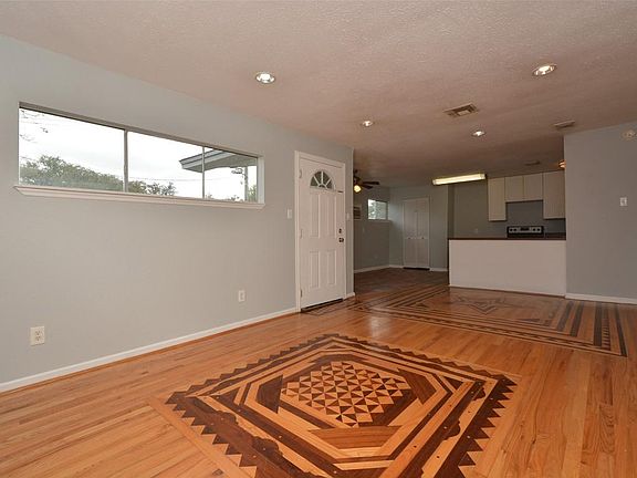5th image of 1527 Forest Hill Blvd
