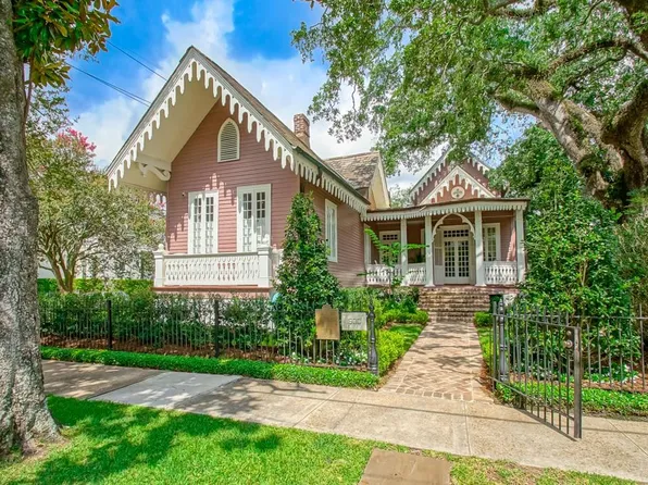 1500 Henry Clay Ave, New Orleans, LA 70118