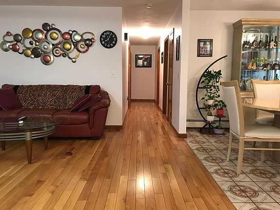 3rd image of 20 Swan St #1