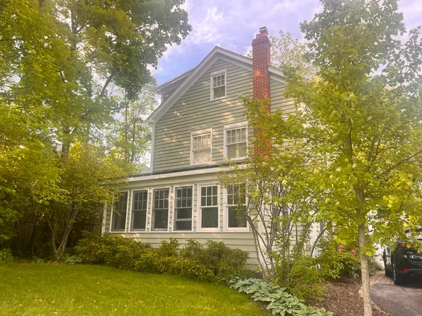 39 Washington Cir, Lake Forest, IL 60045