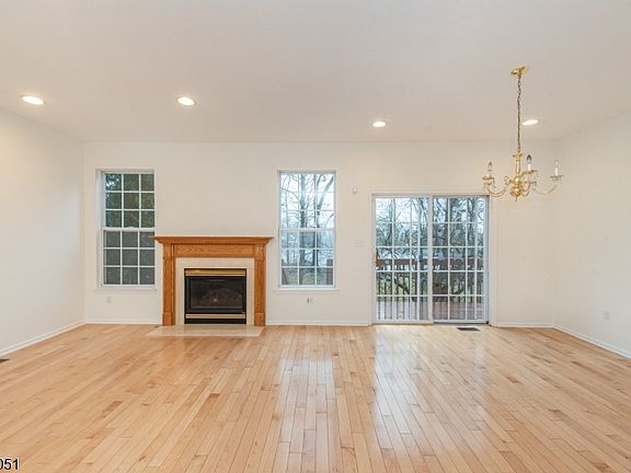 2nd image of 185 Crown Point Rd