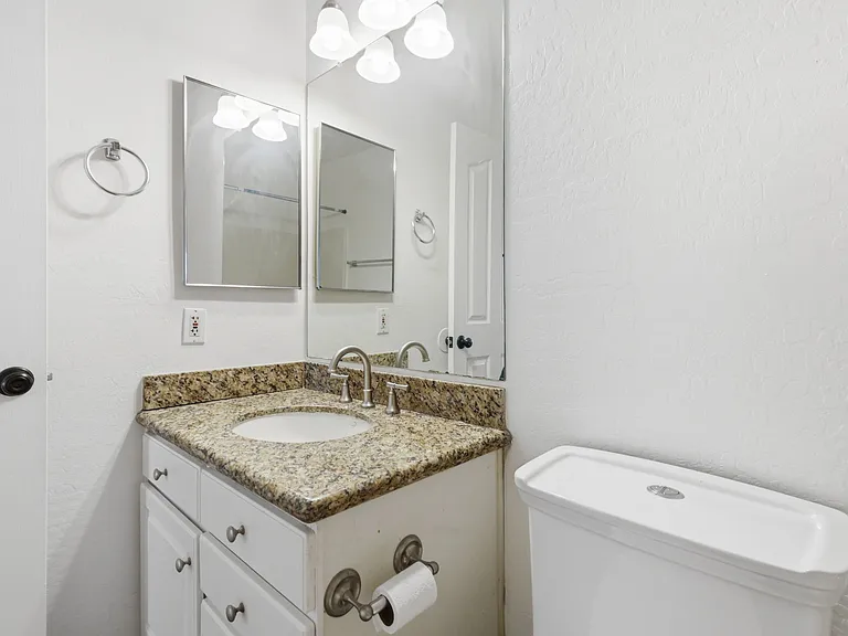 1492 N Saddle St — Photo 26