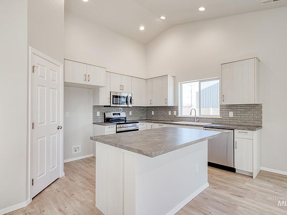 4th image of 9039 W Violet St