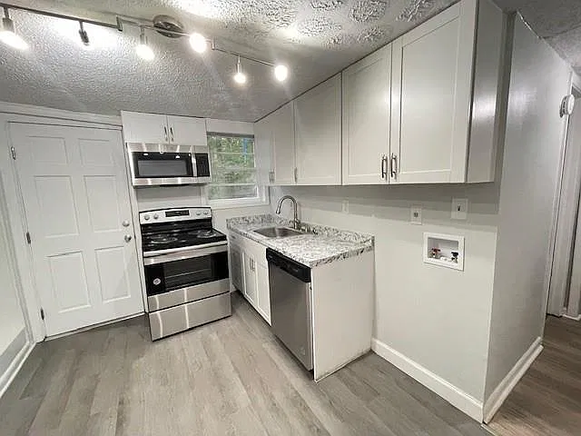 2 bed, 1.0 bath, 700 sqft, $1,250 — Photo 3