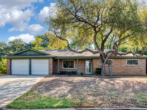 2104 Shady Grove Dr, Bedford, TX 76021