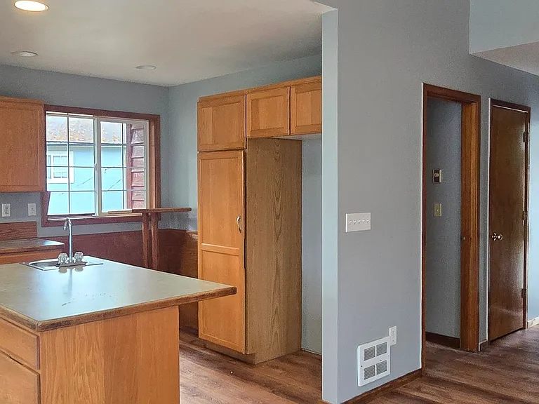 11 E Eld Pl — Photo 5
