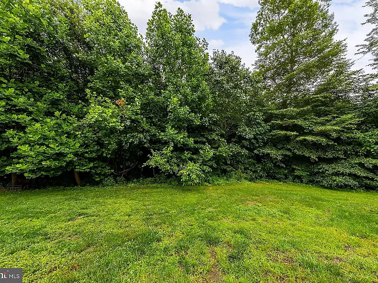 372 Concetta Dr — Photo 2