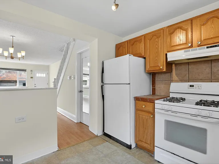 1519 Emily St — Photo 12