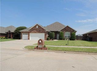 1305 NW 9th St, Moore, OK 73170