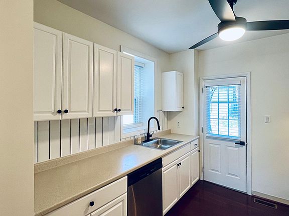 5th image of 4723 Silverwood St