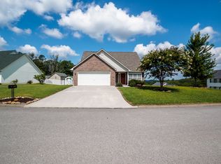 8401 Gardenside Ln, Powell, TN 37849