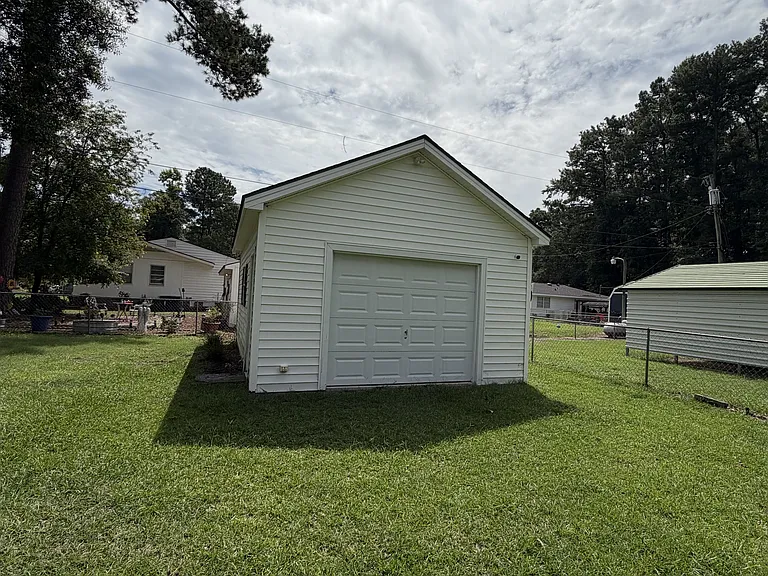 3710 Robinson St — Photo 24