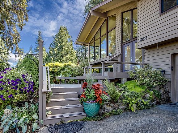 3rd image of 10908 NE Bill Point Ct