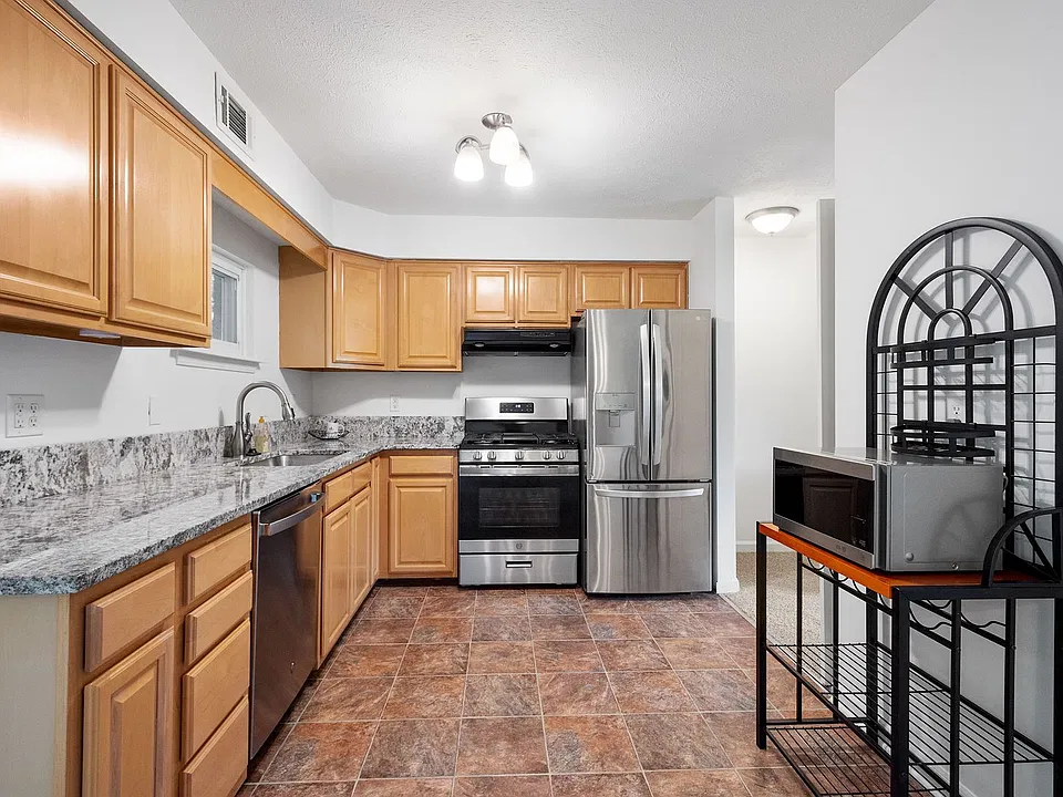 325 Clavale Dr