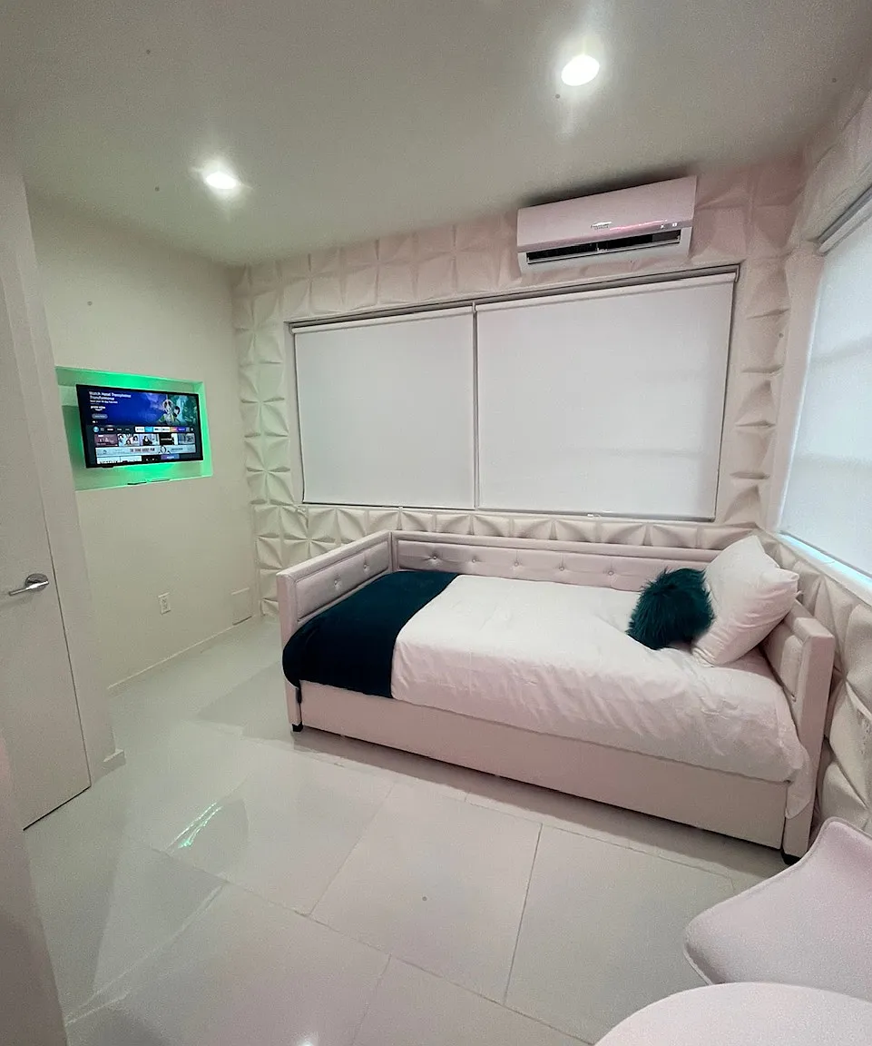 Studio, 150 sqft, $1,195 — Photo 1