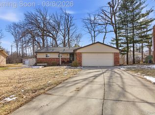 19661 Silver Spring St, Southfield, MI 48076