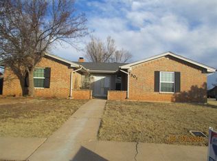 2301 NW Robinhood Dr, Lawton, OK 73505